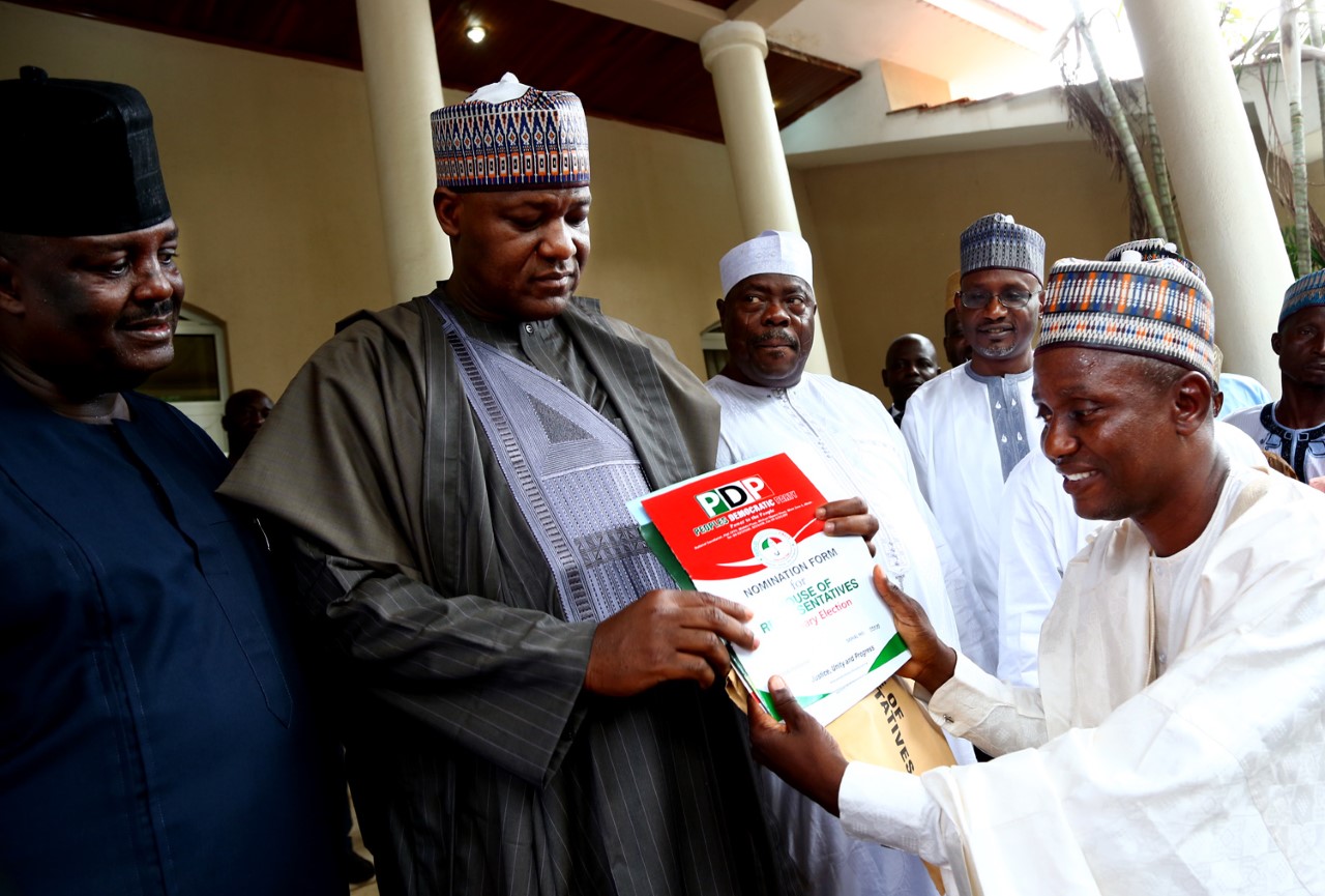 Dogara receives PDP Forms